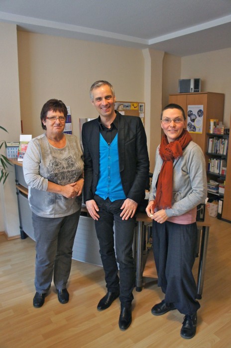 Oberbürgermeister Kandidat Martin Kranz mit der langjährigen Mitarbeiterin Ingrid Antritzke und der Pflegedienstleiterin Christina Großmann vom Betreuung zu Hause e.V.