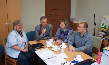 Oberbürgermeister Kandidat für Weimar Martin Kranz mit Christel Noster (stellvertr. Vorsitzende des Landesverbandes der Hörgeschädigten Thüringen), Petra Seidel (stellv. Vorsitzende Behindertenbeirat) und Jens Elschner (Landesvorsitzender des Verbandes der Hörgeschädigten und Vorsitzender des Behindertenbeirates) in der Geschäftsstelle.