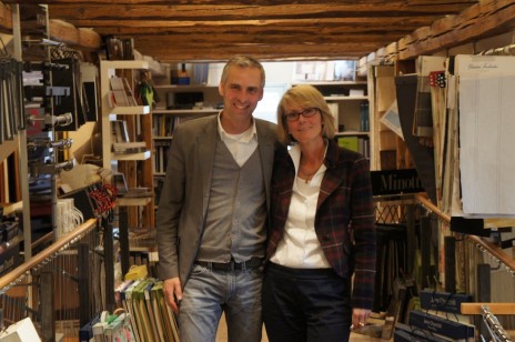 Oberbürgermeister Kandidat für Weimar Martin Kranz mit der Inhaberin Karin Jodeit im Landhaus Ambiente in Erfurt-Linderbach