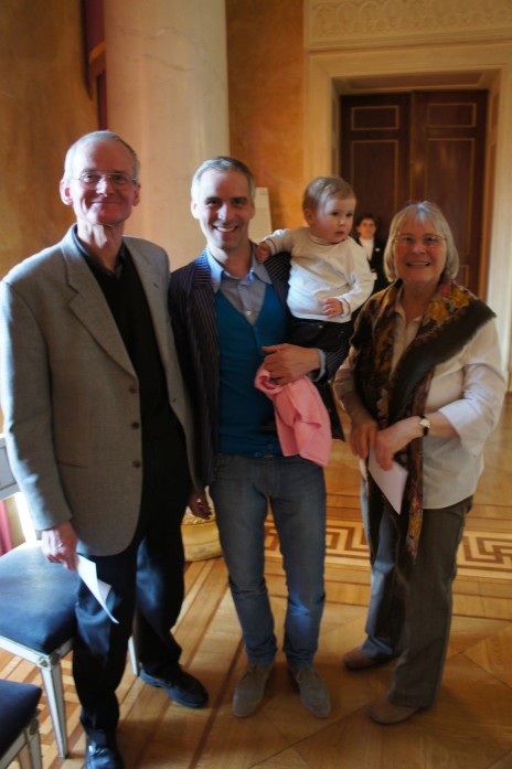 Weimars Oberbürgermeister Kandidat Martin Kranz mit Jürgen Beyer und seiner Gattin bei der Ausstellungseröffnung "Weimarer Klassik. Kultur des Sinnlichen" im Festsaal des Stadtschlosses.