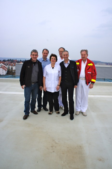 Oberbürgermeister Kandidat für Weimar Martin Kranz mit den Mitarbeitervertretern des Klinikums auf dem Hubschrauberlandeplatz...v.l.n.r. Dieter Erler (Vorsitzender), Karsten Pfuhl, Martina Geisenheimer, Dr. Gustav Michaelis, Hans-Jürgen Böcking