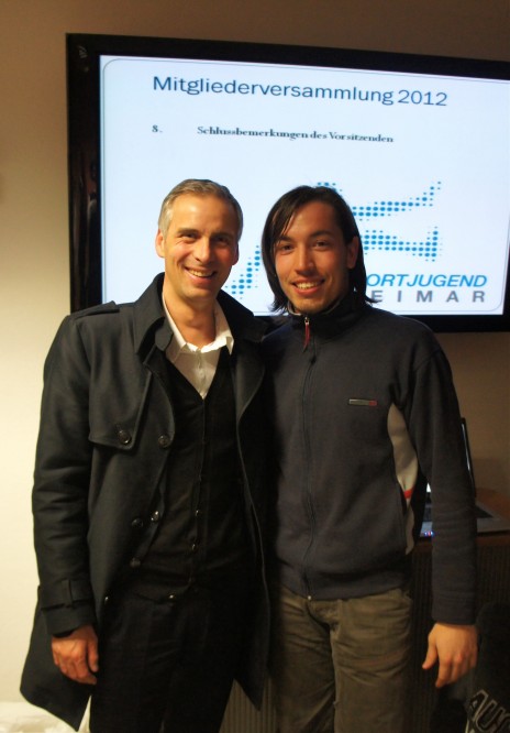 Oberbürgermeister Kandidat für Weimar Martin Kranz mit dem Vorsitzenden der Sportjugend Weimar, Stefan Engelhardt, im Vereinshaus der DLRG.