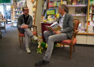Mit Inhaber Christopher Schnell in der Residenzstadt-Buchhandlung DIE EULE am Frauenplan.